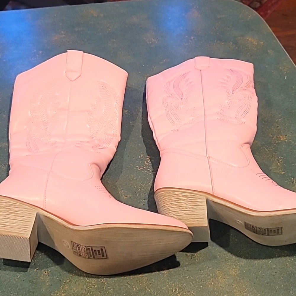Pink cowboy boots size 9